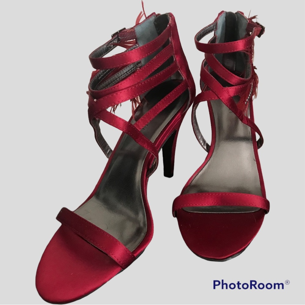NWOT Nine West Satin evening sandals.Size US 6.Heel 4”